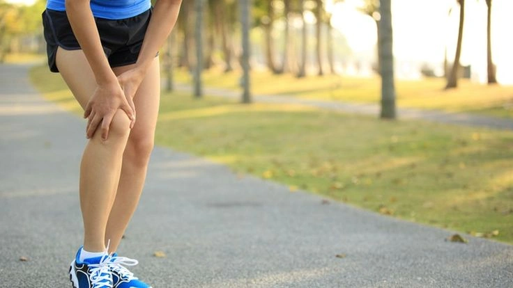 Mengapa Wanita Lebih Rentan Cedera Lutut Saat Olahraga?