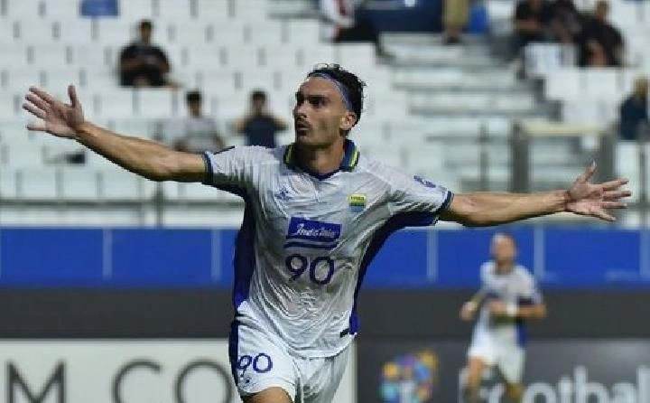 Persib Bandung Taklukkan Persita Lewat Gol Andrew Jung