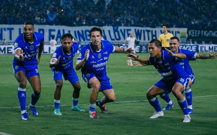 Persib Bandung Siap Hadapi Persebaya Di GBT