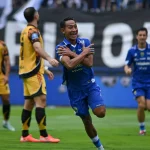 Atmosfer pertandingan Persija vs Persib selalu penuh emosi; beberapa pemain kunci dipastikan absen pada pertemuan kali ini.
