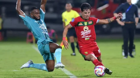 Persebaya siap tampil menekan sejak menit awal demi mengamankan poin penuh dalam laga sore ini.